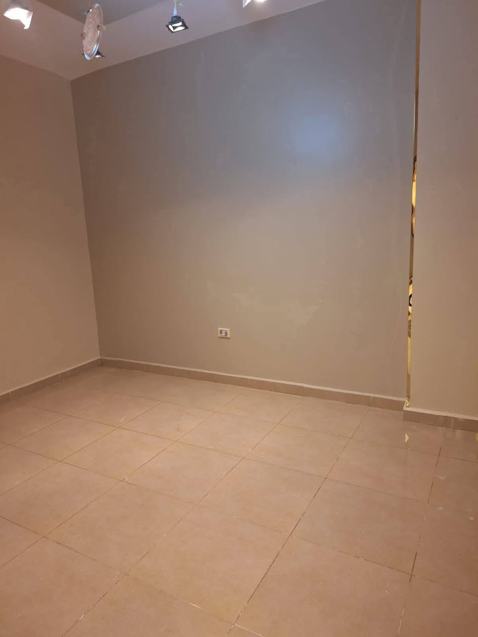 السلام عليكم شغل صباغ درجة اولي ***********
