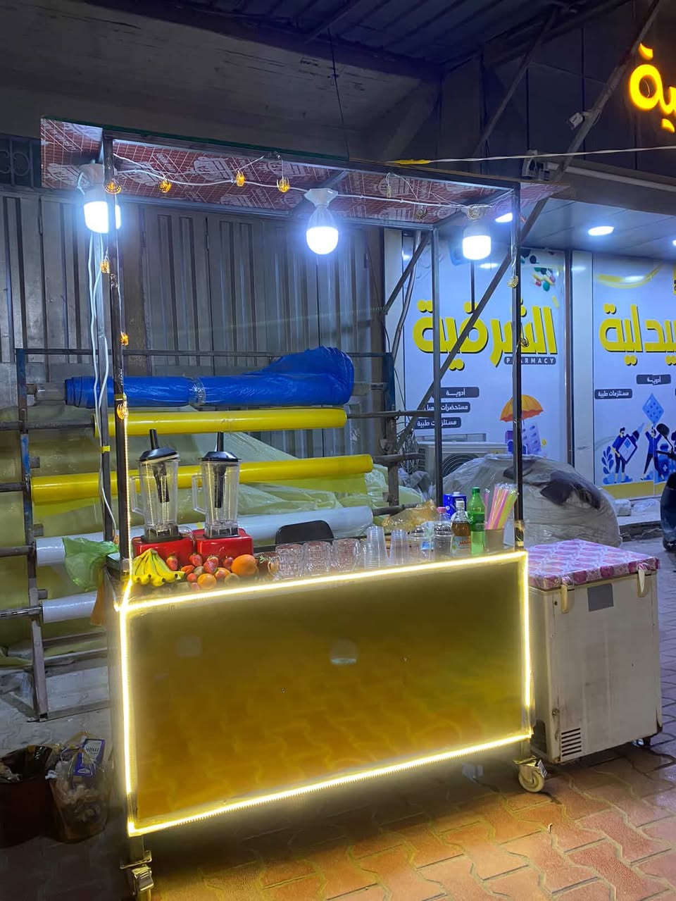 عربانه عصاير للبيع عرض ٦٠ سم وطول ١٦٠ سم سبب البيع راح افتح محل عصاير +جميع ملحقاته للبيع
***********
