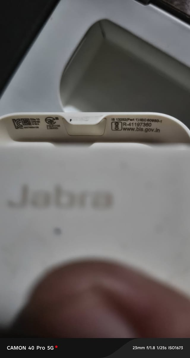 🎧 Jabra Elite 10 Gen 2.. طاقة جبارة وصوت خيالي!
​لا تكتفِ بالاستماع فحسب، بل عش التجربة مع أحدث جيل من "جبرا"، المصمم ليواكب يومك الطويل دون انقطاع.
​🔋 ثورة في البطارية والشحن:
​36 ساعة من المتعة: إجمالي عمر بطارية يصل إلى 36 ساعة (عند إيقاف عزل الضوضاء) و 27 ساعة (عند تفعيل العزل).
​شحنة واحدة تكفي: استمتع بـ 6 ساعات متواصلة من الموسيقى بشحنة واحدة للأذن مع تفعيل ANC، أو 8 ساعات بدونها.
​شحن البرق: ⚡ هل أنت مستعجل؟ 5 دقائق فقط في العلبة تمنحك ساعة كاملة من الاستخدام.
​شحن ذكي: تدعم الشحن اللاسلكي والشحن السريع عبر USB-C.
​🛠️ المواصفات التقنية "الوحشية":
​العلبة الذكية (Smart Case): أول علبة في العالم تعمل كـ "جهاز بث"؛ وصلها بأي جهاز (شاشة طيارة، تلفزيون) وستنقل الصوت للسماعة لاسلكياً بجودة عالية.
​صوت Dolby Atmos المطور: صوت محيطي 3D مع خاصية تتبع الرأس لتشعر أنك في قلب الحدث.
​عزل ضوضاء ANC مضاعف: أقوى بمرتين من الجيل السابق، يعزلك عن العالم تماماً.
​تصميم ComfortFit: تصميم "نصف مفتوح" يمنع الضغط داخل الأذن، لارتداء مريح طوال اليوم.
​متانة خارقة: معيار IP57 لمقاومة الماء والغبار (يمكنك غسلها بالماء!).
​الخيار الأمثل للمحترفين وعشاق الصوتيات! 🚀***********
