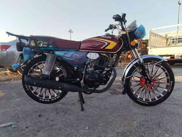 سلام عليكم سيفان موديل 2025 محرك ضاقطه وزنجيل 200 أوراق بغداد دراجه مطالعه مكفوله كفاله عامه تخم تأير كهربائيتات كامله مكان واسط العزيزيه الاستفسار عل رقم *********** دراجه زيرو
