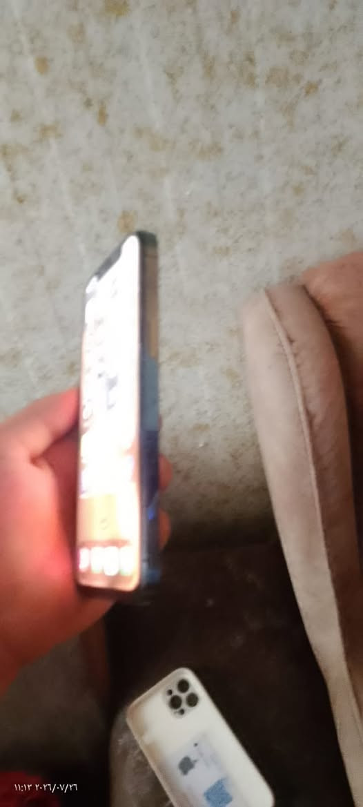 ايفون 12 برو ماكس تخطي  والضهر مكسور والدكه مال تعلي واكفه من ورا الضهر   جهاز يخبل والله  فقط مبدل شاشه  سعره 150  مكان صليخ  ***********
