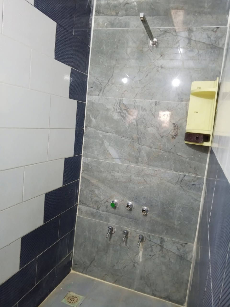 مشتمل للبيع

جبيريه ٣
الربع الأول من جهت اليرموك 
125 متر
طابقين ثلاث غرف نوم وباقي التفاصيل كامله

سعر 65
للأستفسار ***********
