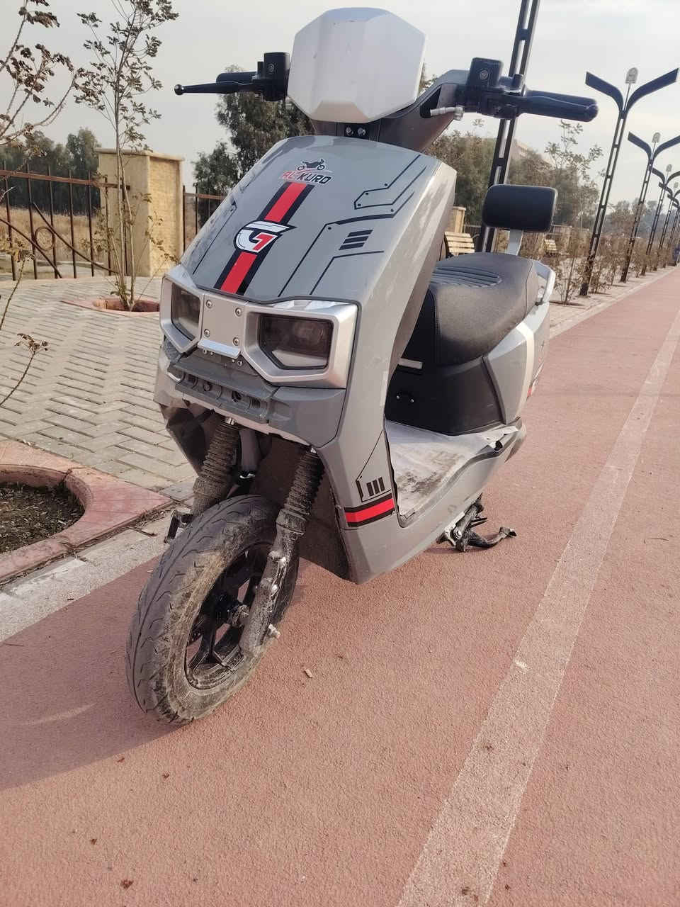 دراجه للبيع كامله المواصفات الدراجه فقط متعرضه الى حادث والحادث ليس بضرر كبير على الدراجه الدراجه جاهزه كامله للقياده لا يوجد بها اي نقوصات السعر 375 رقم الهاتف ***********
