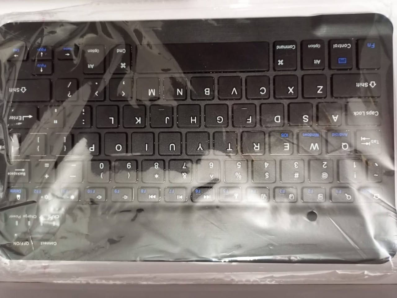 السلام عليكم ايباد ذاكرته 128 وشاشته 10.1 والبطارية مالته 5000 ملي امبير ويدعم 4G وكامرته الخلفية 13 ميجابكسل ول امامية 5 ميجابكسل وشحن سريع بقدرة 5 فولت 2.0 امبير وياخذ سيمكارت 2

الملحقات لوحة مفاتيح كيبورد وحافضة كفر وشاحنة 

***********
