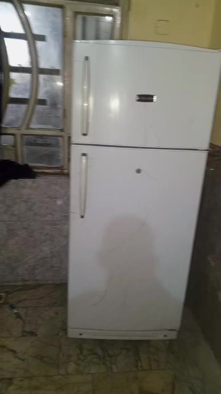 سلام عليكم شباب ثلاجة نضيفة تجميد ثلج لوك الله شاهد محتاجين السعر 175 احنا بل خدمة الرقم*********** واتساب وهاتف
