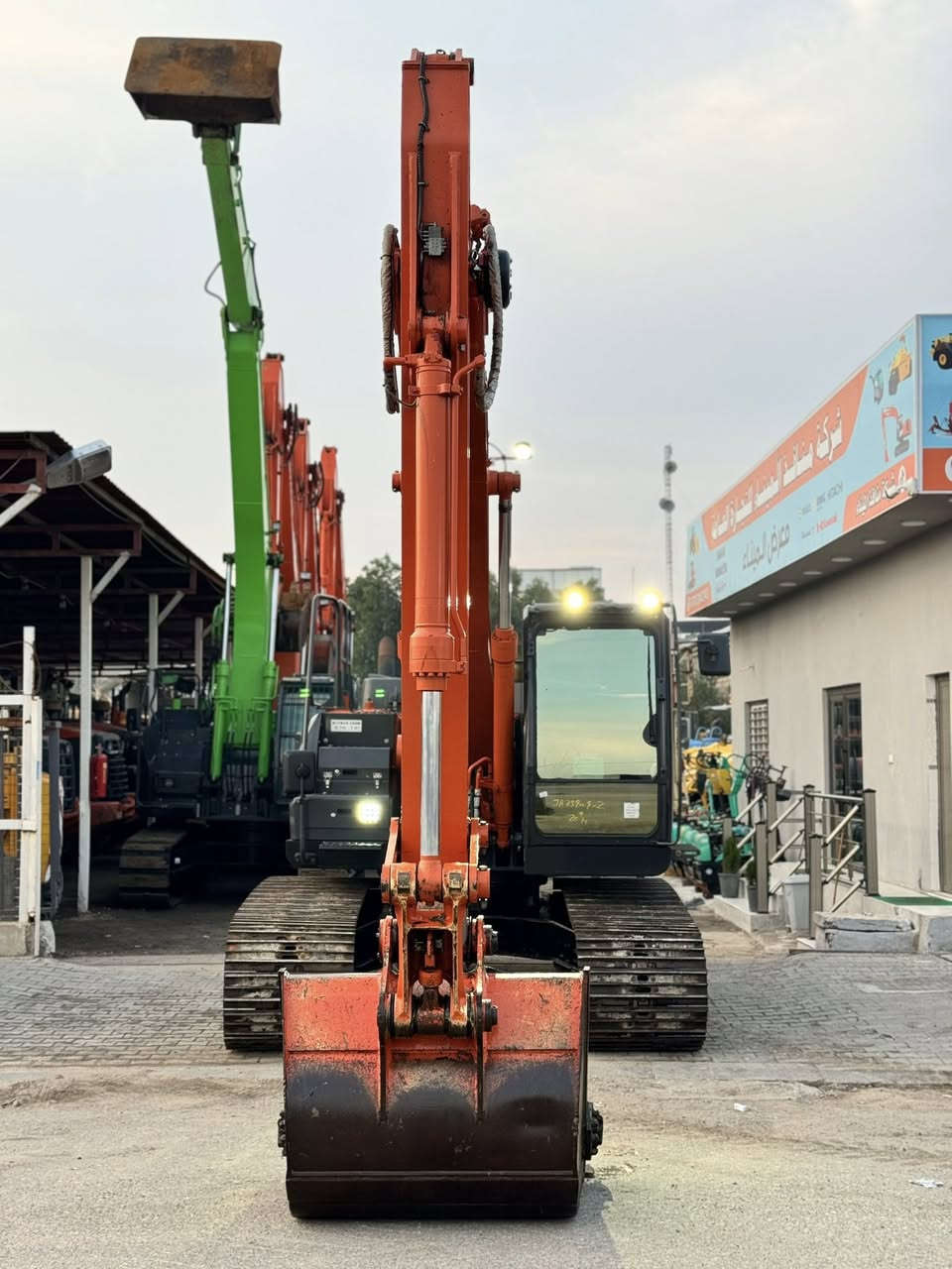 وصلت لدينا حفارة هيتاشي ZX200-6
-موديل 2020
-جديد بحالة الوكالة
-بدون صبغ
-تم الشحن بدون تفصيخ 
-وارد يابان
-الموقع📍بصرة-معارض ساحة سعد-خلف محطة وقود المعارض
شركة منافذ الميناء
***********☎️
