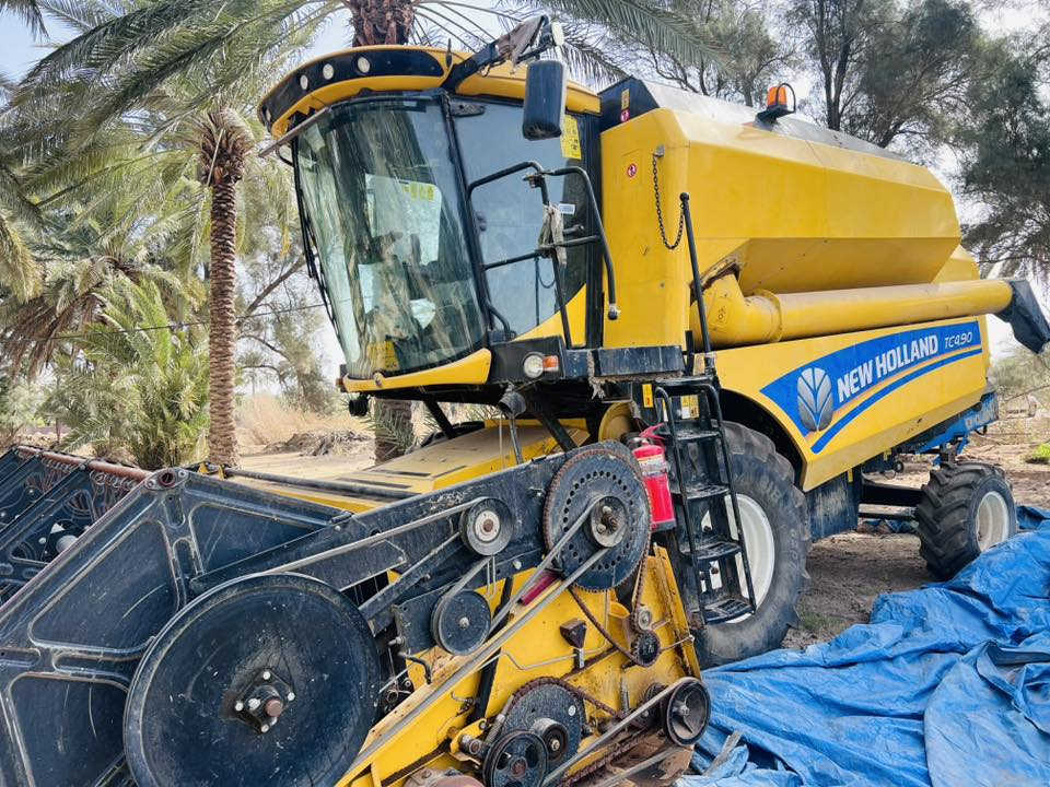 السلام عليكم
للبيع حاصده نيو هولند اربعه بلم نفخ دبل درام موديل 2022
عاده 1300 ساعه مكفوله كفاله عامه كله شركه ما مديومه عل بلاد مكينه جديده حته غسل ما مغسوله 
لاستفسار *********** 
المكان واسط قضاء الصويره
