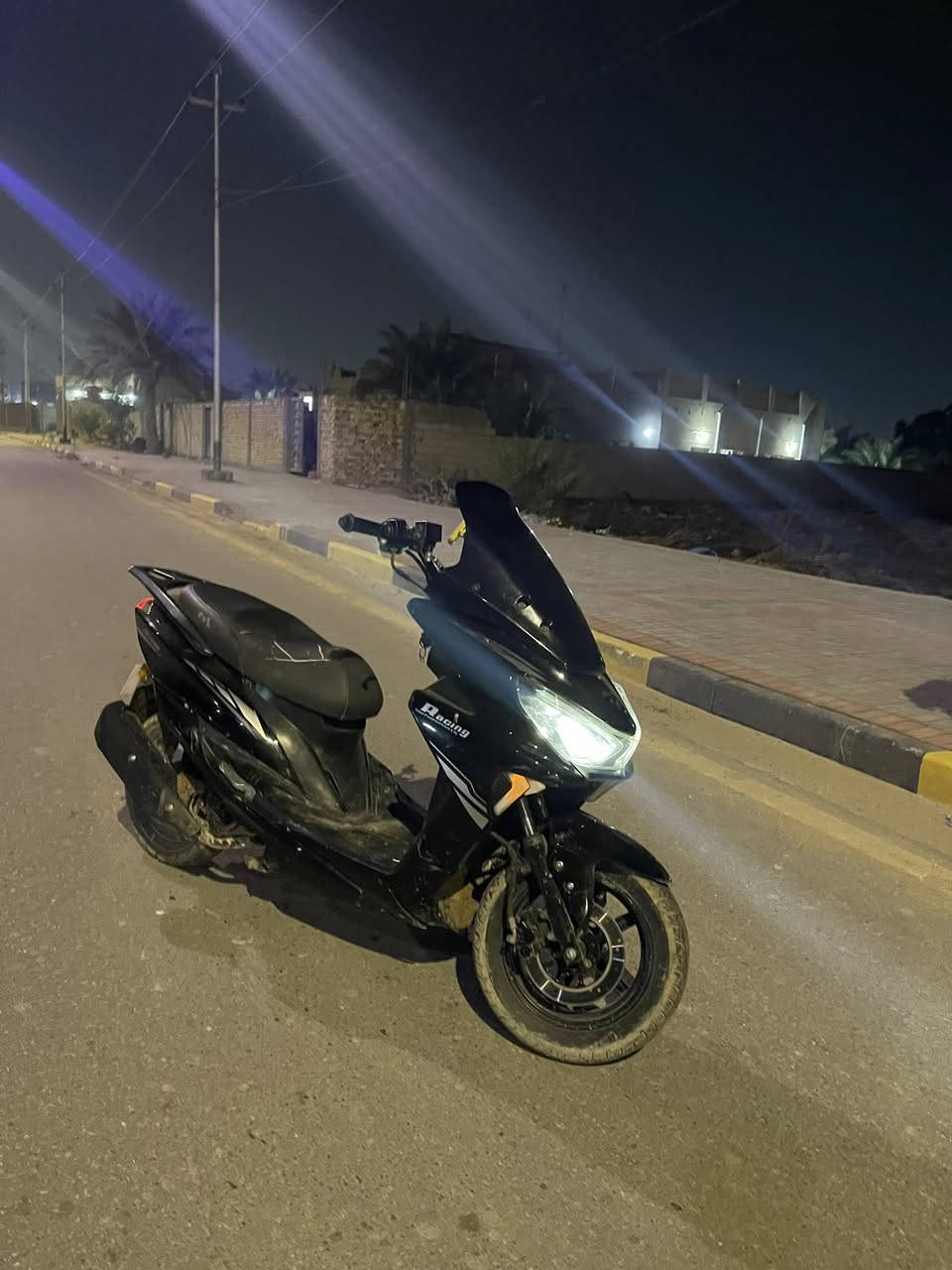 سترون نضيف 
شعندك مراوس نزل 

ما مفتوحه شرط 
تمشي ١٠٠
***********
