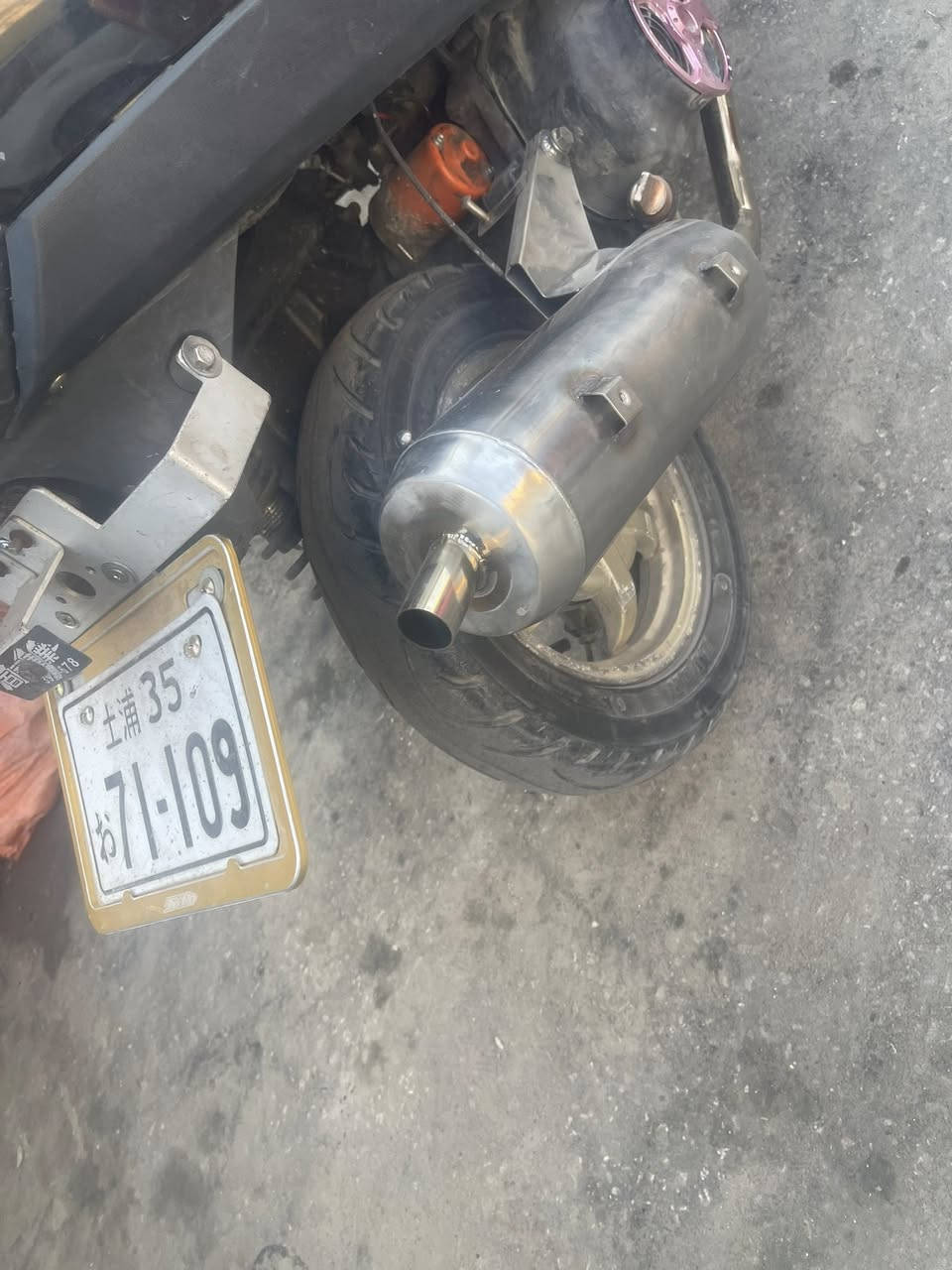 السلام عليكم دراجه ماكس عدله مزوده بوشه ٥٥ وياله نجمه اصليه كشن اربع ولفات عداد إلكتروني رقم صالنصه إستيل دراجه قويه ***********
