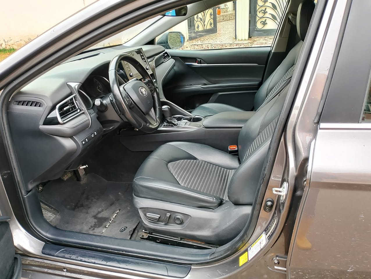 كامري موديل 2022
SE 
ماشي 112 الف مايل 

ضرر جاملغ و باب تفاصيل بل نشر 

مكان سيارة بدهوك 

سعر 160 و مجال بسيط رقم دهوك بسمنا 

***********

***********
