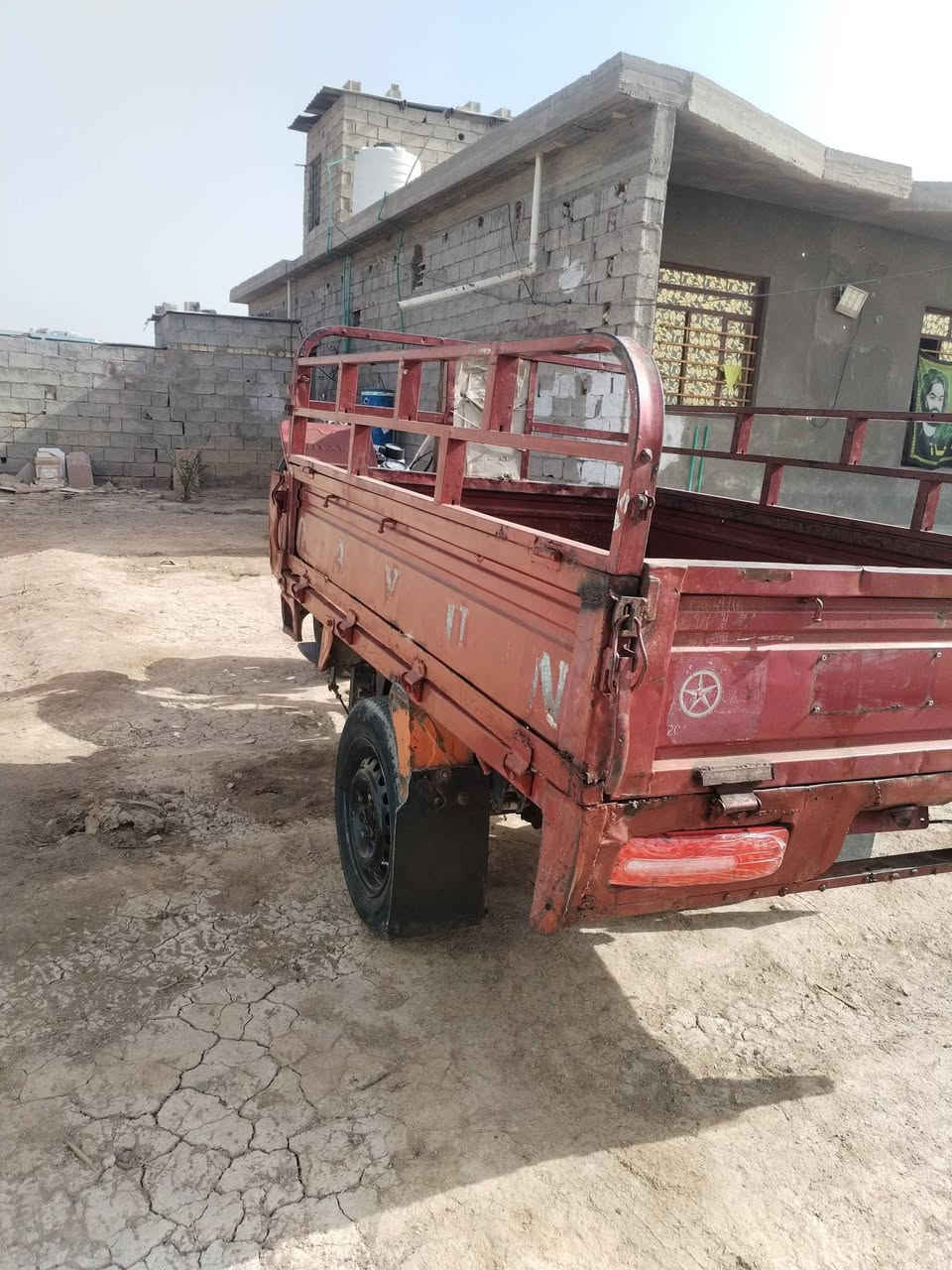 السلام عليكم للبيع ستوتا دايوان موديل 17 بدون اوراق مقفوله عشائرا محرك 23 شاصي مقفول تخنتاير جديد كهربائيات كلها شغاله ظفيره جديده السعر 700 وبيها حق الجيه الرقم *********** بغداد بسمايه
