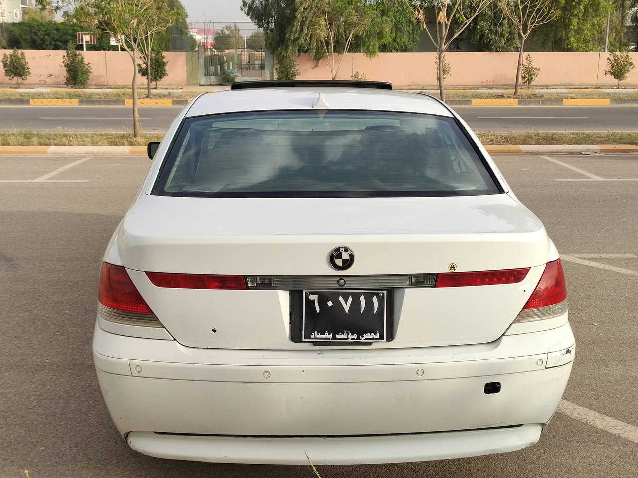 سلاو bmw 740i  (2005) ساق
سةيارةكة فول فولة  
گيرو مكينة بةشةرتة  كارةباي بةشةرتة تبريد ساردو گةرم بةشةرتة  زةربةو ليدراوي نية.  بوياغيشي باورناكةم بي  
مواسةفاتي. بيانو برة. 
گير لةمسة  
بريك بةسمةية 
سلايتة 
تحديد سورعةية 
دةركا شفتو سندوق شفتة 
سةلاجةيةو مةركةزية 
پارك سينسةرة  
هةر جوار كوشن هيتةرة 
هةر جوار كوشن كارةباية 
زور موصةفاتي تري هةية بيرم نية بينوسم 
سةيارةكة ساقة  گورينةوةو فروشتن  حةزت ليبو جات بكة لة خزمةتام. لة كةلارة سةيارةكة  ***********
