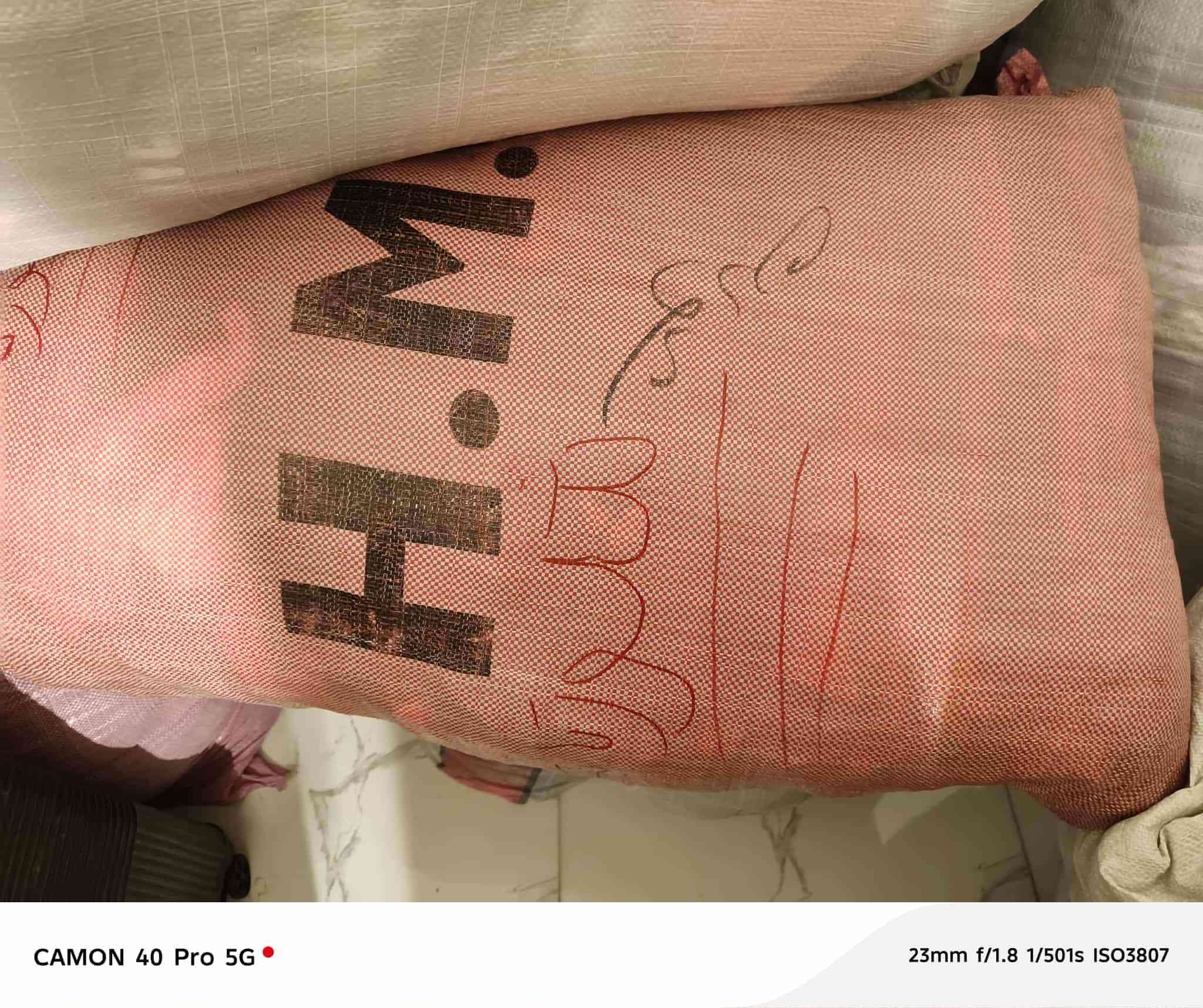 سلام عليكم بالات اوربيا للبيع  بدلات رجاليه هودي شورت احذيه سلبرات قمصان قماصل تشيرت  اريد ابيعه شلعه مكاني  قبل جسر المثنى استفسار اكثر وسعر عل رقم ***********
