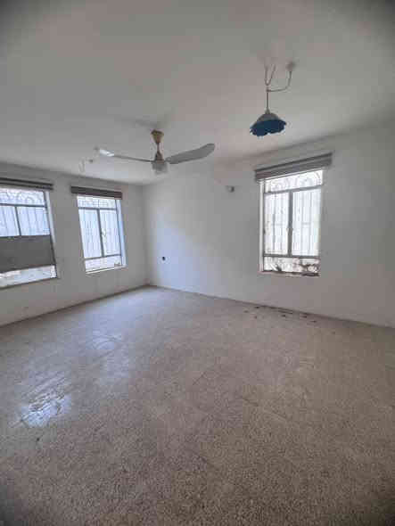 #دار_للبيـــــــــــــــــــع فارغ #استلام مباشر
فــــي حي #الامير موقع مميز  قرب مصرف الدم 

_______________________
المساحــــــة// 327  متر #ملك_صرف
واجهة/11م 
________________________
      🏠[ تفــاصيـل الــــدار  ]🏠

#الطابــــــــــق_الأرضـــــــــــــي🔹🧱

غرفة نوم وصاله وكليدور ومطبخ ومجمع صحيات وكراج وحديقه

#الطابـــــــــق_الثانــــــــــــــــي🔹🧱

غرفتين نوم وكليدور ومجمع صحيات

_______________________
من يرغب عرض عقاره فـــي صفحتنا يرجى الاتصال بنا 

***********    __*********** 

  #عـلي_قاضـي_جّـبران 
________________
