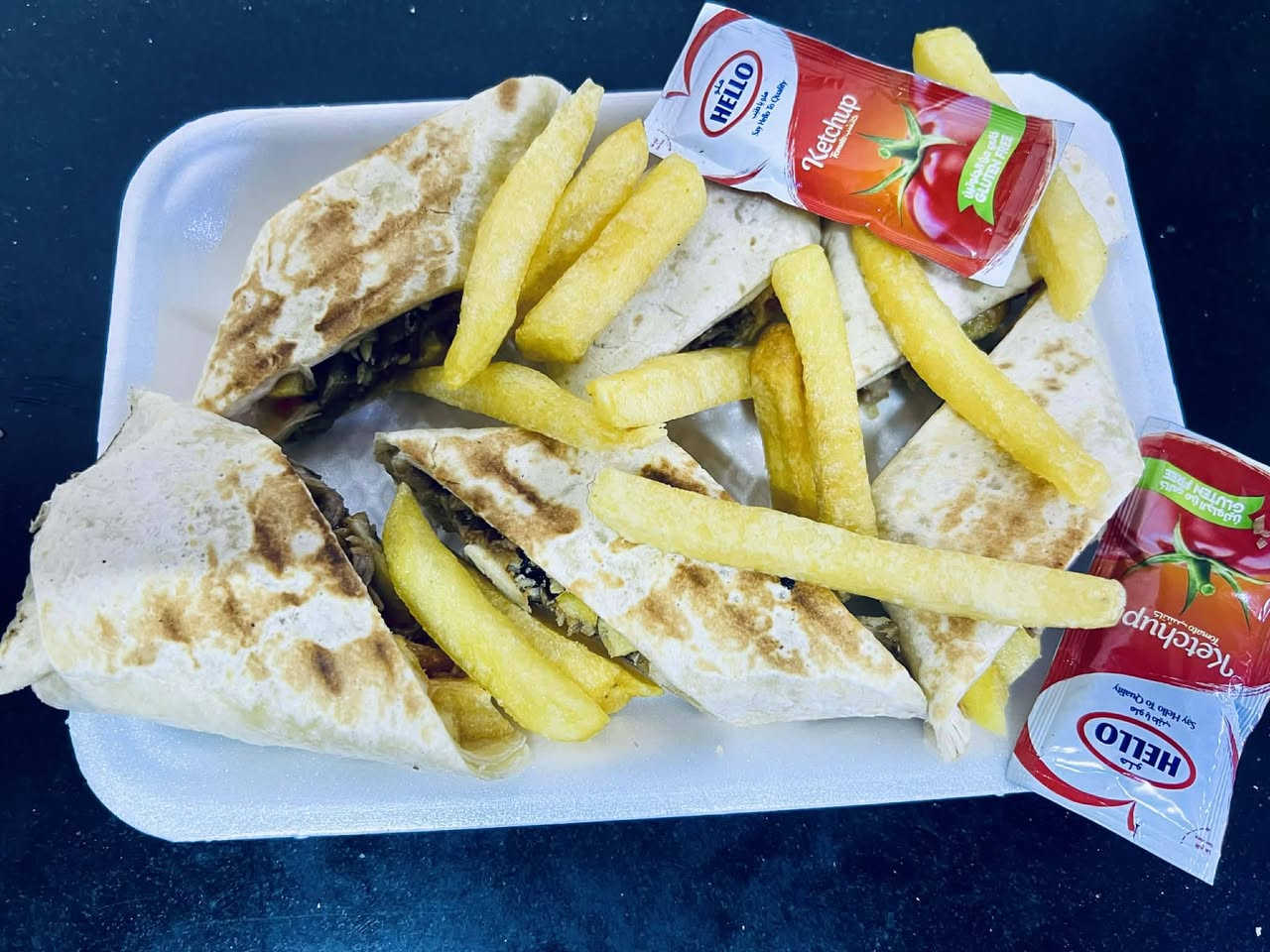 رمضان كريم   🌙 
وكلّ عام وانتم بألف خير .
اهلا وسهلا بكم نستقبلكم في شهر رمضان المبارك
الفطورالرمضاني يوميا 
للحجز والاستفسار الاتصال :***********  .
***********
