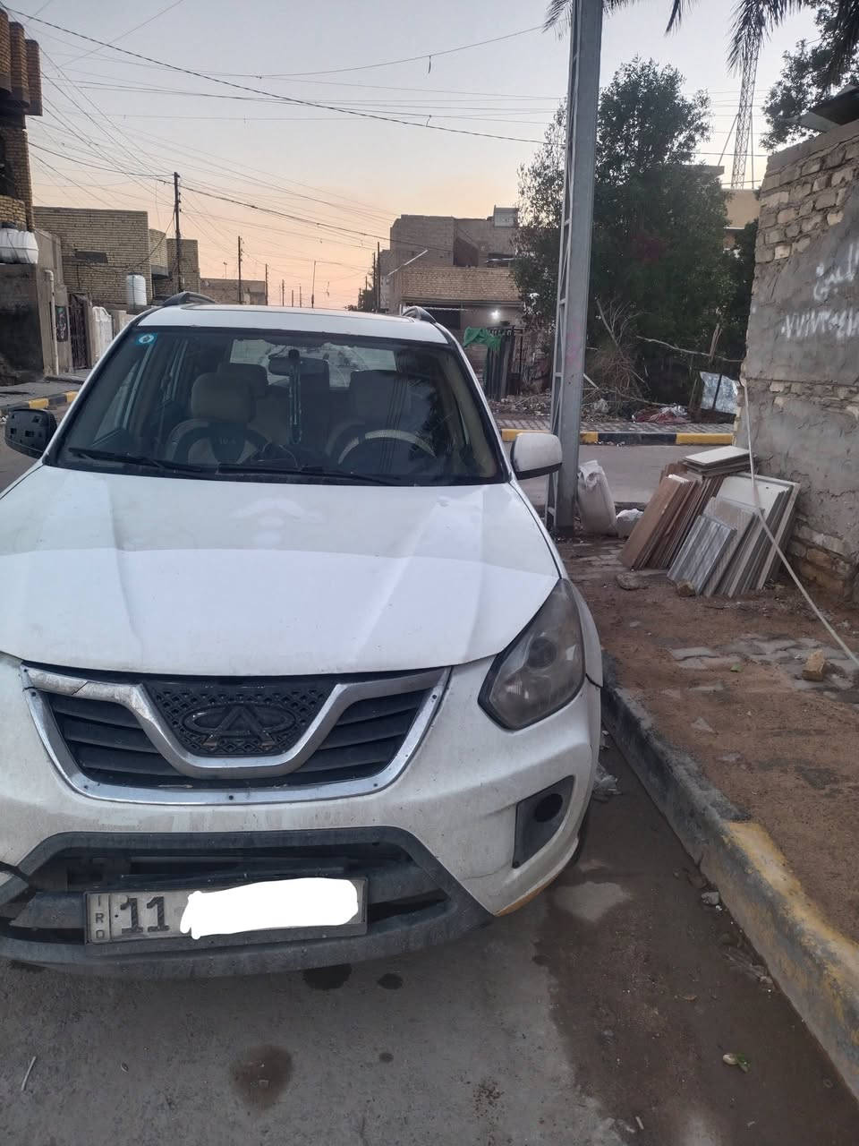 السلام عليكم
تيگو ٢٠١٢ شكل ال١٣ بلادية مامحورة كاملة السيارة سنوية لل٢٧ هزة تنتهي شهر السابع بسمي رقم بغداد انكليزي مكينة وكير نضيفات تبديل الدهن الاصلي كله بموعدة بانزين كله محسن عبوة جديده فيتبم جديد اصلي راديتر جديد 
شواصيها نضيفه تبريد تدفئة هيترات كله شغال 
 كشرها نضيف شوفه عينك لا فلاتر ولا صور قديمه وشويه وصخه اعذروني لان مطر البارحه 

نقوصاتها باغه مال مري صفحه اليمنة وكيج البانزين مرات يشمر بكيفه ويده صندوك 

رايدها ٦٤ وبيها مجال السيارة مايحتاجلها مصرف 

***********
