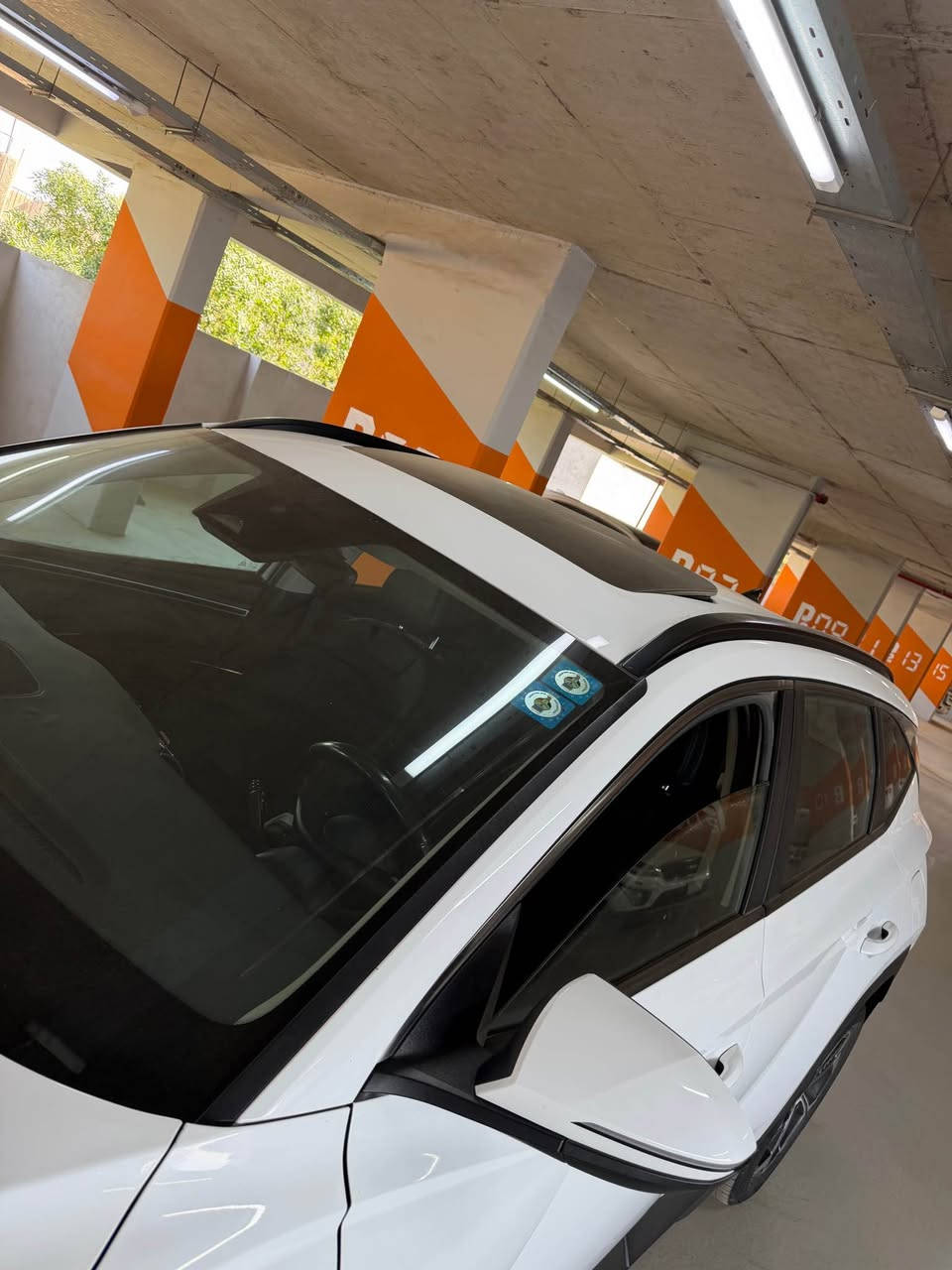 السلام عليكم .. للبيع توسان 2023 لون ابيض مرقم بغداد ماشيه 27000ميل مكينه 2500 سي سي وارد امريكي حادثها جاملغ وبنيد فول مواصفات سلايت وباب خلفي كهرباء وكشنات جلد كهرباء وتشغيل بعد ورادار امامي وجانبي وتحديد مسار وهواي بعد السعر 18000 للاتصال *********** بغداد الوزيريه بغداد, العراق
