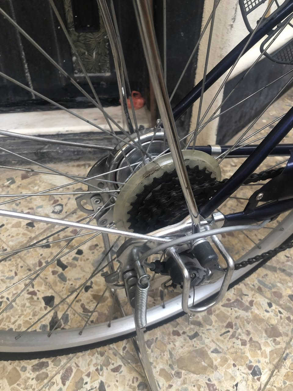 السلام عليكم بايسكلً نظيف لال بيع استخدام سبوع بعده جديد حجم27 ابو الكير لايت ممرتبط بل تاير وحد ويفتح وينسد سعر100


**إذا كنت صاحب هذا الإعلان وتريد حذفه لأي سبب، رجاءا أرسل رسالة إلى الدعم الفني**