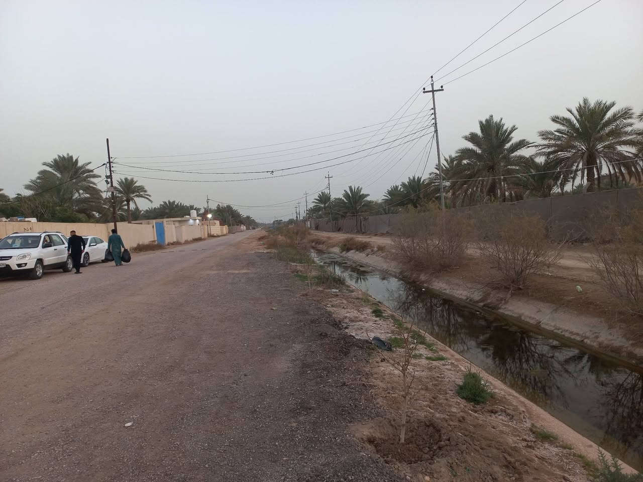 على بعد ٧٥٠م سايد الخروج رقم العمود ١٦٤  طريق  بغداد  ٢٥٠٠ م دونم للبيع : الوصف دونم الواجه على تبليط فرعي  ٣٢م مسيج ومحدد تتوفر جميع الخدمات ارضه مغروسه وممتازه تبعد من طريق ياحسين المشايه بحدود ال ٧٥٠ م ومن مركز كربلاء والامامين عليهم السلام  ٩كم السند. طابو ٢٥ تحويل كافة السهام السعر ٣٦٠ مليون مجال قليل ومداوله مع المالك الشرعي للعقار لأي استفسار. واصلونا. دمتم سالمين   (***********)             ابو آزر التميمي.    (***********) المحامي نبأ التميمي
