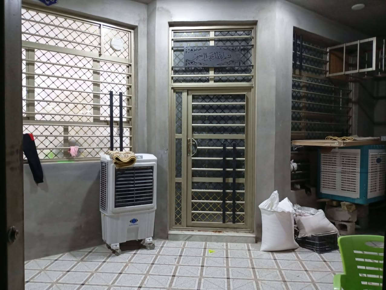 السلام عليكم..بيت زراعي سند ٢٥
مساحه 500 متر بصف بيت كاع 300متر حديقه البيت بناء جديد200متر واجهة 10نزال 20

 يتكون من 2 غرف ومناور2 حمام داخلي صالة ومطبخ واستقبال وكراج سيارة. وكاع للحديقه.مساحه 300متر بصف بيت .السعر 135 بي مجال قليل 

المكان المحموديه بيت شنيتر  مجمع القادسية خلف محطة الغاز.  بيت شنيتر.

وللأستفسار اكثر عل خاص ارفعو منشور


**إذا كنت صاحب هذا الإعلان وتريد حذفه لأي سبب، رجاءا أرسل رسالة إلى الدعم الفني**