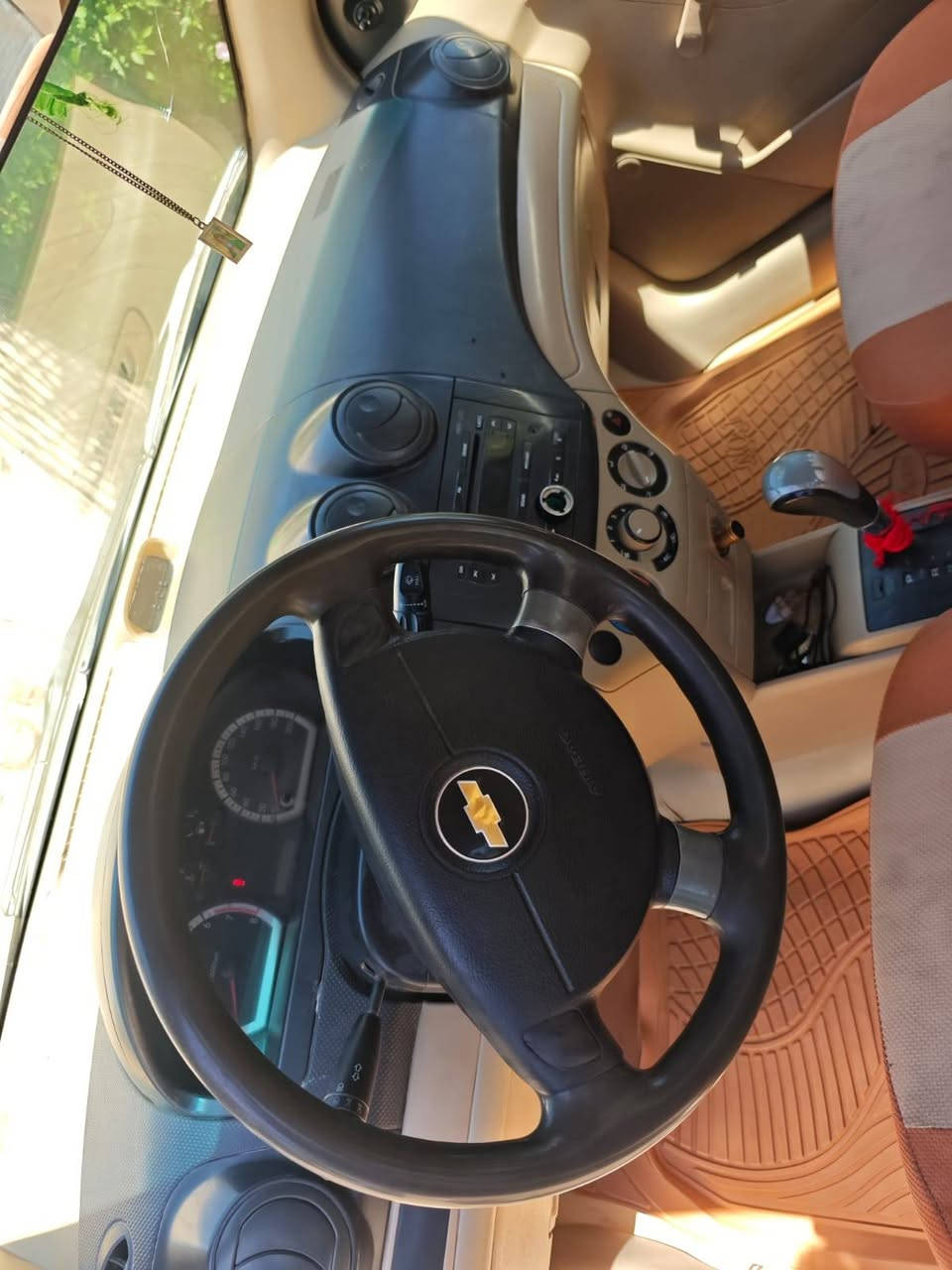 افيو مديل ١٣  رقم ذي قار  سنويه جديده  سياره  جاهزه مكينه  توها شادها  تبريد نقص غاز حداديه تخم تاير كله جديد سعر ٦٢ وبيها مجال ذي قار سوق الشيوخ ***********
