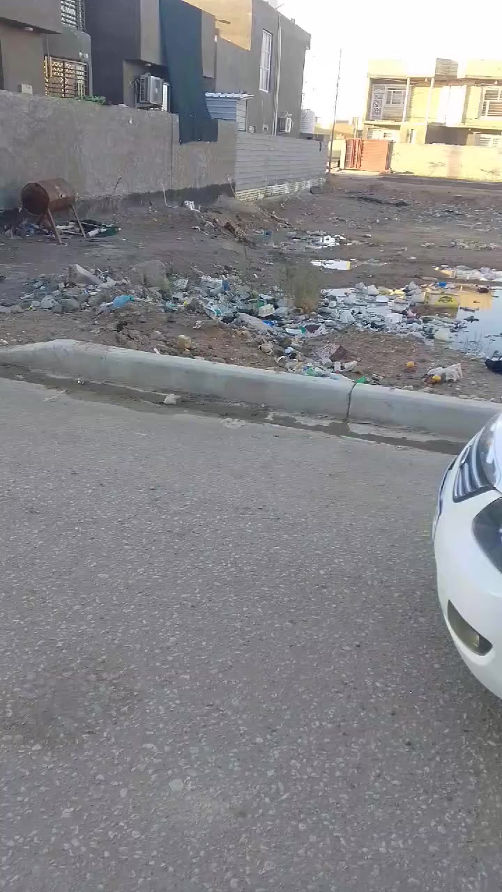 السلام عليكم قطعة أرض للبيع قريبة جدا عن مهدي الخزعلي نفس الشارع مميزات القطعه ... تبعد عن الشارع 70م عن شارع بغداد حله عرض الشارع عشره متر. مع تبليط و ارصفه منضمه وسواقي تصريف أمطار مع ماء اساله ومسحوبله صوند الكهرباء ثريفيز بنفس الشارع المساحه 120 م السعر28 وبي مجال قليل اي ستفسار اتصال  علئ رقم ***********    ***********
