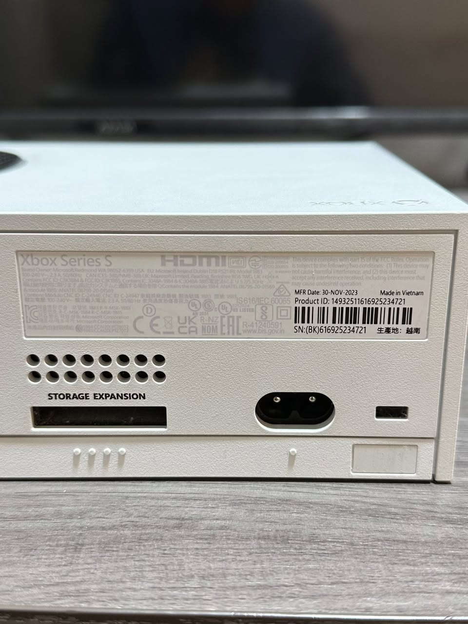 السلام عليكم 
سيريس اس 512gb
جهاز مامفتوح ونظيف بمعنى الكلمة تفحص وين ميعجبك 
كامل ملحقاته متوفره 
فقط الجويستك بيها درفت الكير الايسر 

السعر 375الف 
***********
مكاني نجف - كوفة
