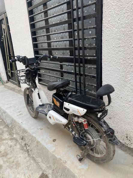 بايسكل شحن للبيع
بايسكل شحن للبيع شغال و نضيف 
حجم كبير ٤ بطاريات ياخذ .. 
بطاريات مصارلي هواي من بدلتهم
( سعر ١٧٥ الف )
مكاني كربلاء الشبانات 
***********
