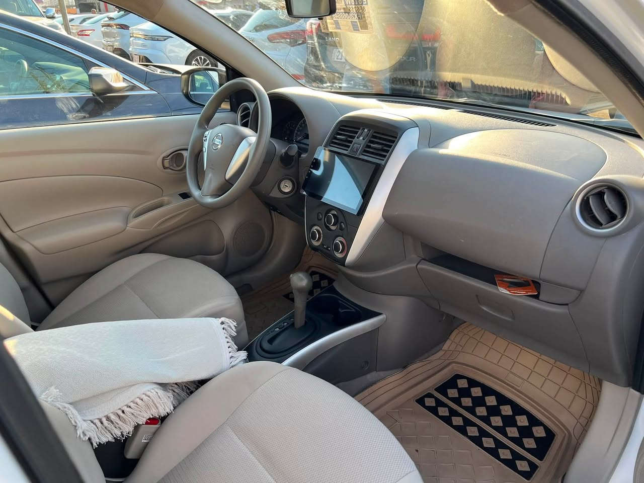 السلام عليكم سني هندي موديل 2024 سيارة كفالة عامه بدون صبغ بدون بارد
ماشية 30 الف KM
محرك وكير بشرط 
رقم وسنوية جديده شرط تحويل
مكانه سليمانية  
قطعتين تبريد 
جام 4 كهرباء ويل كب شاشه 
السعر 119 وبيه مجال بسيط 
للاتصال ***********
