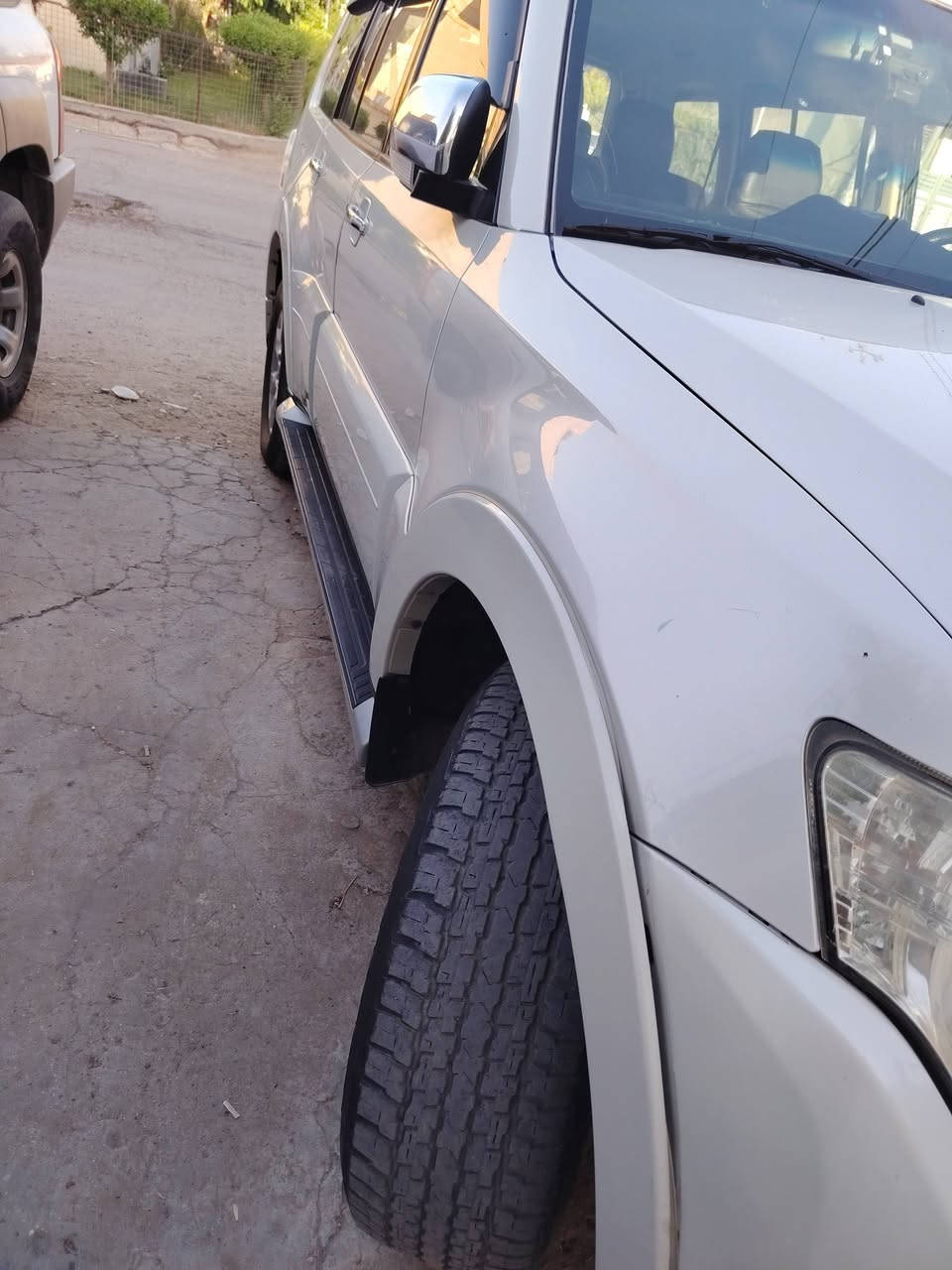 باجيرو ٢٠١٦  مكينة ٣٥٠٠
ماشية ١٠٩ ألف 
نظيفة جاهزة 
بيها تعديل بارد مثل ما موضح بالصورة الجاملغ إلي خلف السايق
 خليجي بدون فتحه 
نص مواصفات الفول 
مري شفط تحكم ستيرن 
مانع انزلاق 
زنون 
شاشة كاربلي
مضاف إلها داش كام فور كي 
مغلفه عازل على جسم السيارة كامل طبقتين 
محور مروحه كهربائية والبلادية موجودة طبعا تفرق بالسحب وبصوت المكينة 
رقم سليمانية باسمي 
للبيع السعر ١٦٥٠٠ 
للطلب الاتصال على الرقم ***********
