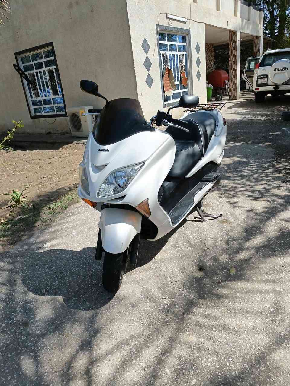 السلام عليكم فورزه 08 رمبه مكفوله عامه
 دراجه جديده مانقصه لو برغي تخم تاير جديد
شلعه ومعدل تشك الكاع 
ماشيه 23الف زيرو بعده
السعر 10ونص وبيه مجال بصيط
مكان بابل الهاشميه
رقم ***********
