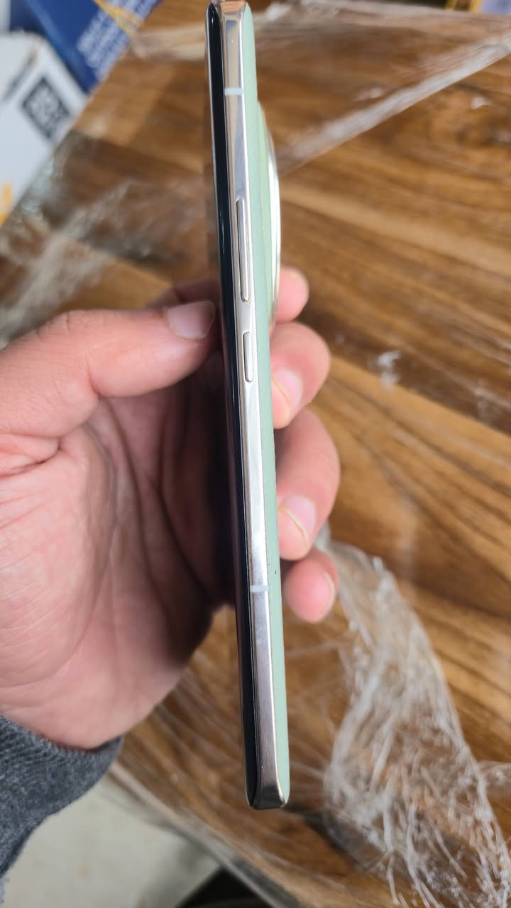 سلام عليكم هونر ماجك 6 برو ذاكرة ٥١٢ جهاز كارتونته ضايعه ويا شاحنه ١٢٠ واط جهاز نضيف بي بس خدوش بسيطه بلشاصي والجلد والشاشه بيهه شخط كلش صغير خال دائرة علي مامبين سعر  ٦٢٥ الف وبي مجال كلش قليل عنواني كربلاء طويريج وعندي توصيلل
*********** للاتصال
