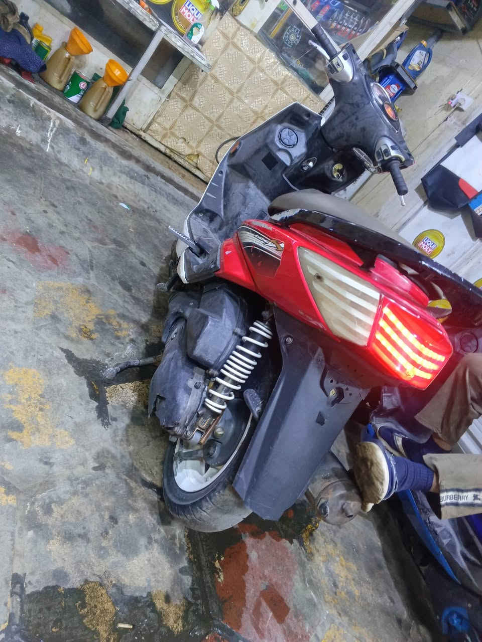 سلام عليكم سكنس فحل نوزل خطين للبيع كلهه ختم واحد بلاديه كهربائيات كلهه شغاله ام الطلاعات الشراي يتصل ***********.     السعر 800 وبيهه مجال
