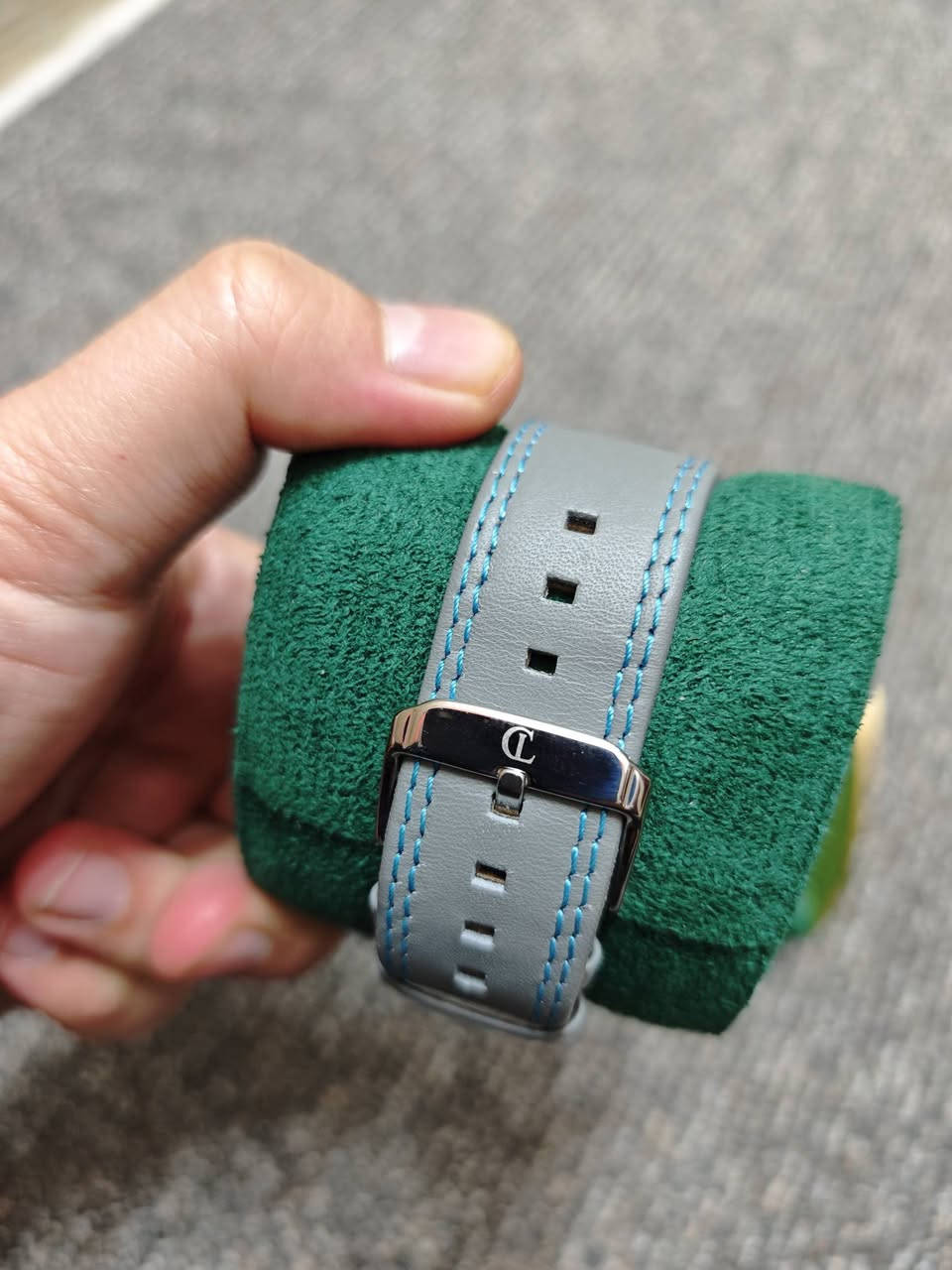 سلام علیکم. 
ساعە مختلفە و رائعه جدا من ماركة كریستیان لای. مكینه یابانی باتری. منفذ یومی بتصمیم رائع. ستنلس ستیل. سیر جلد طبیعی. نضیف لوك بالستیكر. كل شی بلادی. قطر 45 بدون زمبلک. سعر 55 الف.


**إذا كنت صاحب هذا الإعلان وتريد حذفه لأي سبب، رجاءا أرسل رسالة إلى الدعم الفني**