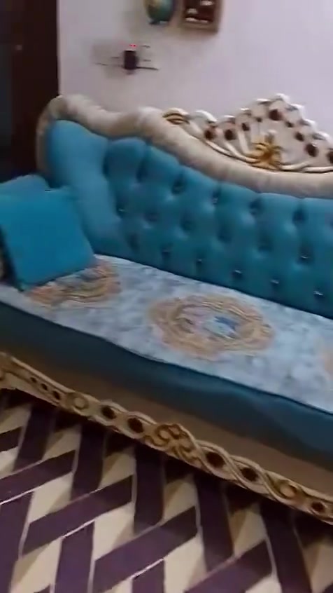 السلام عليكم  ... تخم قنفات كلش نضيف السعر ٥٠٠ الف وبي مجال بصيط ... بكاني مدينة الصدر ام الكبر ***********
