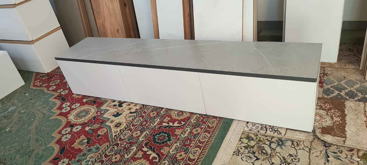 مێزی تیڤی بە ڕەنگی ساجی و سپی بە هەردوو شێوازی هەڵواسین یان قاچی هەبێت دوو مەتری نرخی 75 هەزارە
مەترو نیوی نرخی 60 هەزارە گڵۆپی لیدی پێوەیە و گەیاندن و هەڵواسین تەنها 5 هەزارە بۆ ناو شاری سلێمانی لە بەکرەجۆم
*********** السليمانية, العراق
