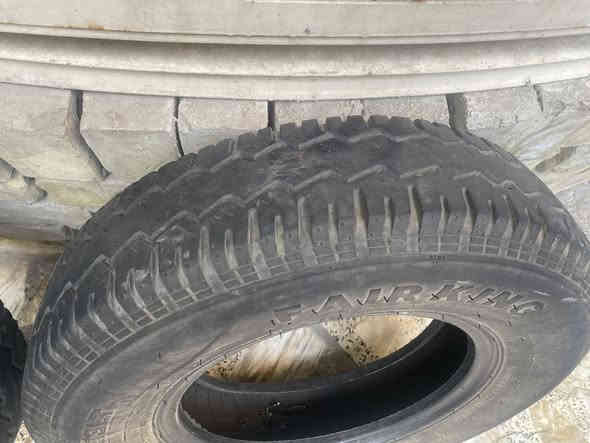 السلام عليكم زوج تايرات نضيف مال فحل حجم ١٣ للبيع  ب٤٠ الف بكاني بغداد الكماليه ***********
