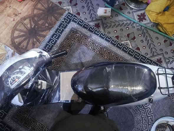 سلام عليكم درجه سازوكي جديده للبيع وكله شغاله سلف اشاير هورن  لايت بكلايت  كله شغاله ومابيه أي نقص وأوراق باسمي وبيه مكينه ناعمه وجديده والياخذهه مايخسر ومايذب عليه ربع دينار الدراجه كله ابلاد السعر 400الف  وصارله 30يوم من الوكيل عنواني ميسان حي الحسين وهذا رقمي ***********
