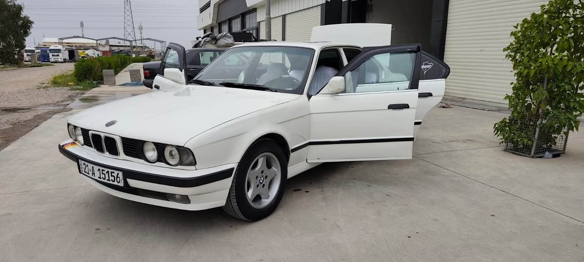 bmw 
مۆدێل ١٩٩١
رەقەم سلێمانی. تاکو ٢٠٣٠تازەیە 
بەشەر تی تەحویل و خەرامە 
٥٢٠
مەکینە کەپس 
گێر عادی 
حیزام بۆیاخە بۆ جوانی 
بێزەربە و لێدان 
سلایت 
جام کارەبای 
چوار تایە تازە 
تەقەو رەقە بەشەرت
گێرو مەکینە بەشەرت✈️
نرخ. 47
ژ.م. *********** 
شوێن کەلار كالار, السليمانية
