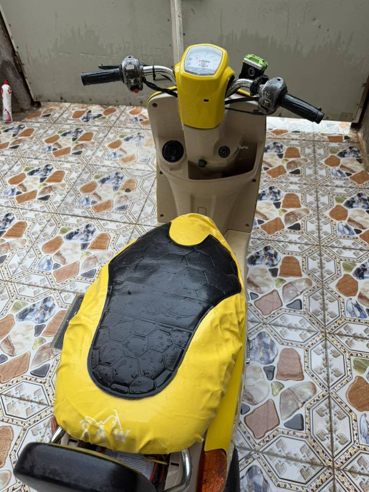 السلام عليكم دراجه ماكس بوليسي كابريته للبيع الدراجه لون ليموني والداخل اكريمي دراجه جديدها معنى الكلمه كلها شغال سلف هندر كهربائيات وكلها ختم واحد شلعه معدل حلوه 
السعر / خاص 
العنوان / بابل مركز مدينه 
الرقم/ ***********
