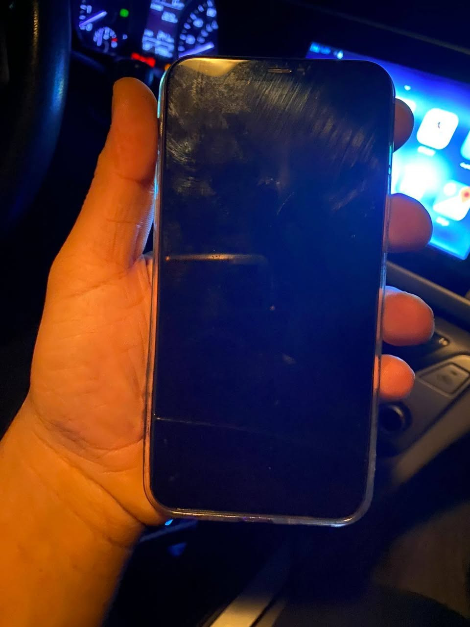 11برو ماكس  شغال بي هذا الفطر إلي بشاشة وضهرة مكسور والتعلي والتنصي واكفة مكاني الأعظمية قيم وهذا ***********
