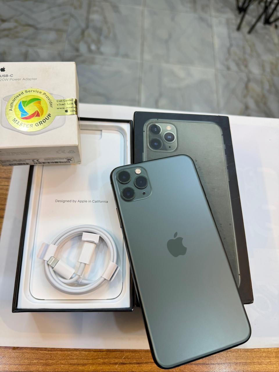 ايفون 11 برو ماكس 256 ذاكرة 
بطارية 94‎%‎‎
نضافة 100‎%‎
كامل ملحقات الاصلية شركة ماستر اصلي وبيه ضمان شرط الفحص 
استخدام قليل
السعر مناسب
***********
العنوان القطاع شارع السوك مجاور عوينات الكرار 
مركز الشمس
