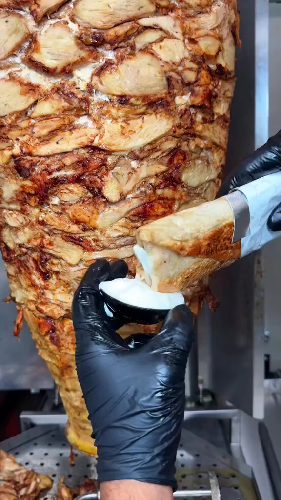 تجهيز وافتتاح مطاعم الشاورما والكرسبي السناكات — باكج متكامل
تفكر تفتح مطعم شاورما شامية أو كرسبي سناكات؟
ابدأ صح من أول يوم… بدون تجارب وخسائر.
نوفّر لك كل ما تحتاجه للنجاح:
🔸 تتبيلة شاورما شامية أصلية بطعم ثابت يجذب الزبائن
🔸 خلطة كرسبي احترافية مقرمشة بمعايير المطاعم الناجحة
🔸 صوصات خاصة وسرّية (ثوم – باربكيو – سبايسي – ونكهات مميزة حسب الطلب)
🔸 تدريب عملي للكادر داخل مطبخك خطوة بخطوة
🔸 تنظيم خط العمل لسرعة الإنتاج وتقليل الهدر
🔸 استشارة كاملة قبل الافتتاح وبعده لضمان نجاح المشروع
✅ الطعم الصحيح
✅ النظام الصحيح
✅ خبرة حقيقية على أرض الواقع
ابدأ مشروعك بثقة… وخلي الزبون يرجع لك كل يوم 👌
📞 للتواصل والاستفسار ***********
