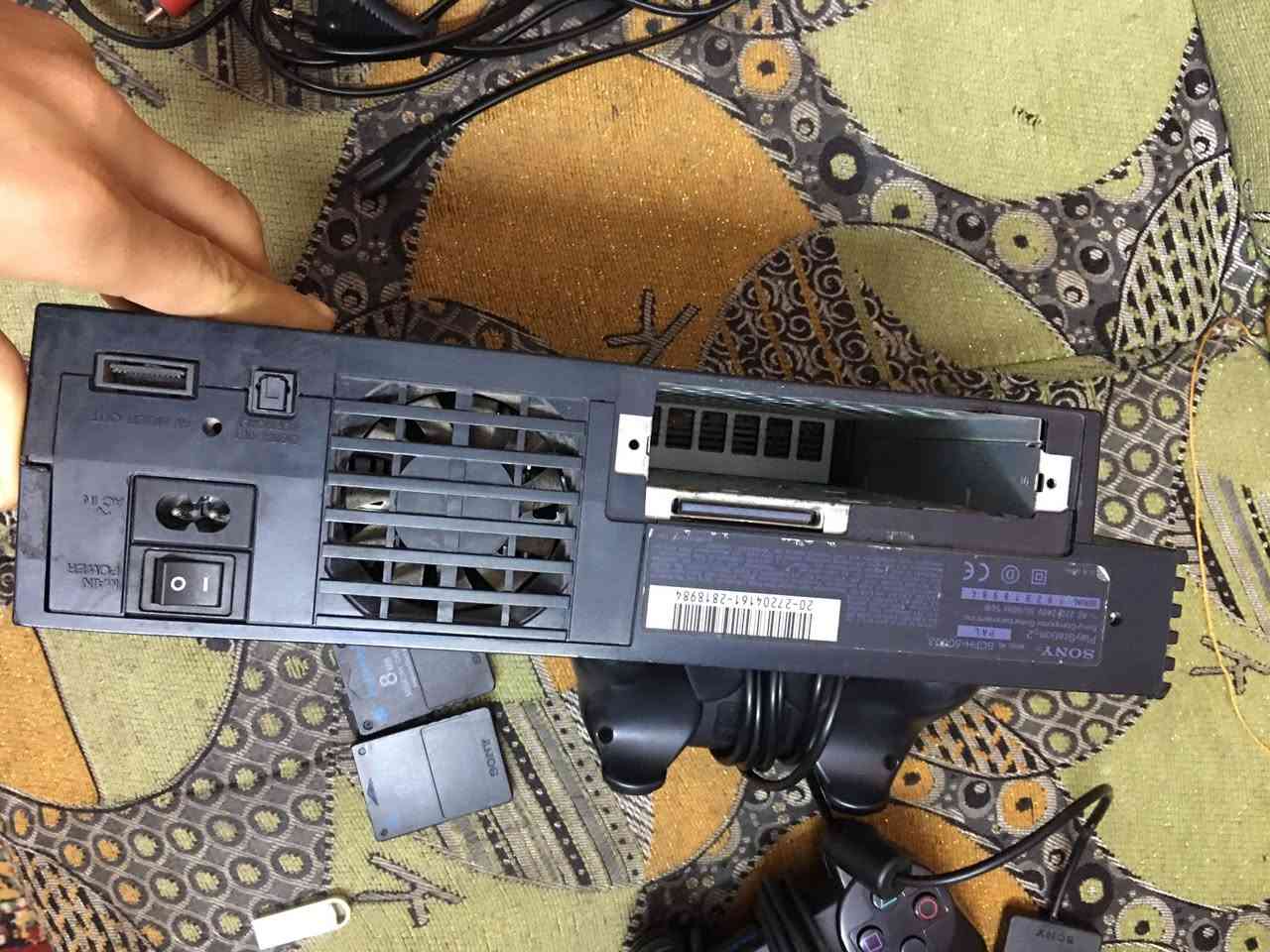 سلام عليكم
سوني٢للبيع طبقتين
ثنين خزن
فلاش ذاكره ١٦
تلث يدات اصليه شغاله 
فيش اصليه نظافه ٨٠بال١٠٠
سعره ٤٥وبي مجال كلش


**إذا كنت صاحب هذا الإعلان وتريد حذفه لأي سبب، رجاءا أرسل رسالة إلى الدعم الفني**