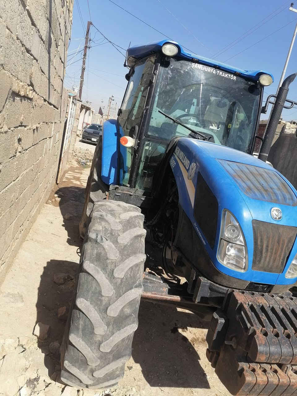 نيوهولند حجم 110رقم وسنويه جاهزه بيع اومراوس اب شفل صيني تريد تحويل او وكاله معه معداته دست حجم 18وفدان رباعي حجم 11وباذره وخرماشه  *********** مكان ذي قار الفجر
