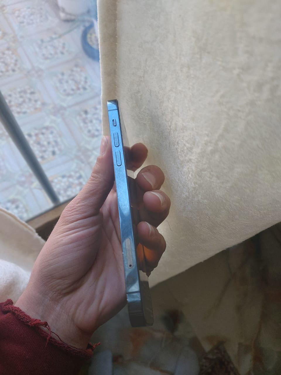 ايفون 12 برو  الشاشه تقره بس ممبدله والكامره الخلفيه بي رچفه خفيفه سعر 230 بي مجال***********
