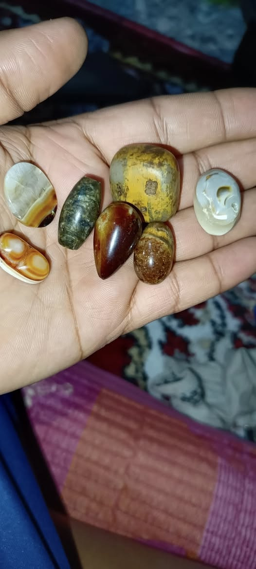 السلام عليكم 
مجموعة محابس للبيع تريد عل لغرام تريد شلعه وحده 
وعندي احجار هم للبيع بيهم بل 50 قطعه أكثر
عنوان نجف 
*********** واتساب
