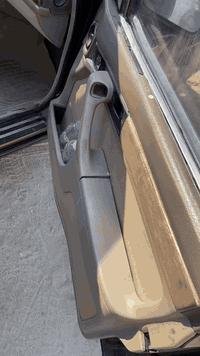 السلام عليكم ورحمة الله 
للبيع BMW 
i730 
حجم 3000 سته سلندر 
سيارة كفاله گير محرك اكسل تبريد دواخل كهربائياتها كله ع البلاد
تخم تاير جديد ترايها وين ما يعجبك
سعرها 65$ مجالها قليل 
للاستفسار ***********
