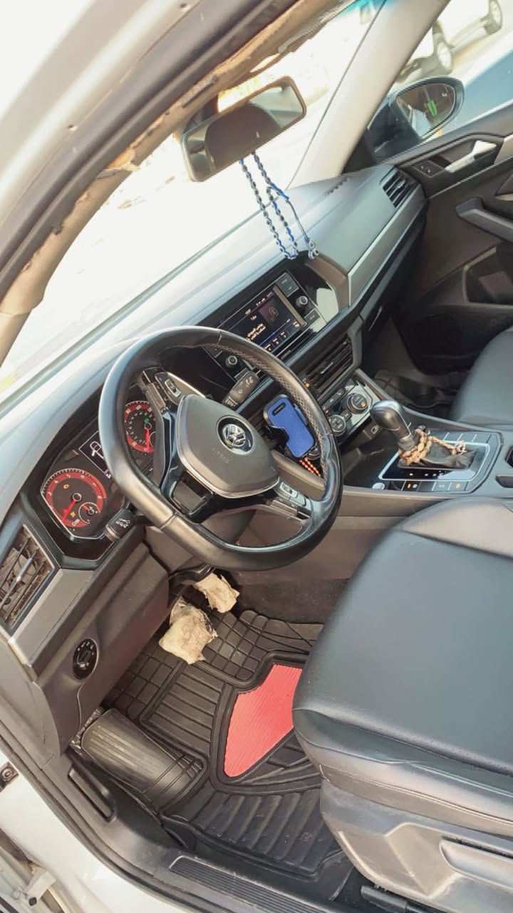 السيارة باسمي الشخصي (تحويل أو وكالة مضمونة 100%)
المواصفات الأساسية
• الموديل: 2019.
• اللون: أبيض ثلجي 
الرقم: سليمانية (بأسمي تريد وكاله او تحويل ).
• المشية: 107 ألف ميل• 
• البنزين: بطاقة بنزين موجودة 
• الضرر: جاملغ وبونيد فقط.
• الملاحظات: الضرر خارجي فقط 
• ⁠بدون شاصي وبدون دواخل (بشرط الفحص).
• ⁠الإضافات والمواصفات:
• الرادارات: رادار أمامي وخلفي للحماية والتنبيه.
• فتحة سقف: سلايد بنوراما 
• الداخلية: كشنات جلد أسود بلادي 
• الشاشة: شاشة لمس كبيرة تدعم (Apple CarPlay / Android Auto).
كاميرا خلفية بلادية.
• المميزات: تشغيل وإطفاء ذكي، ويل كب رياضي، إضاءة LED نهارية.
✅ حالة السيارة العامة:
• السيارة "مال بيت" وجاهزة من كلشي 
• تبريد ثلج، صدر ناعم، وما بيها أي نقص.
📍 المكان: [كركوك ]
💰 السعر: [145ورقه ]
📞 رقم الهاتف: [***********] كركوك, العراق
