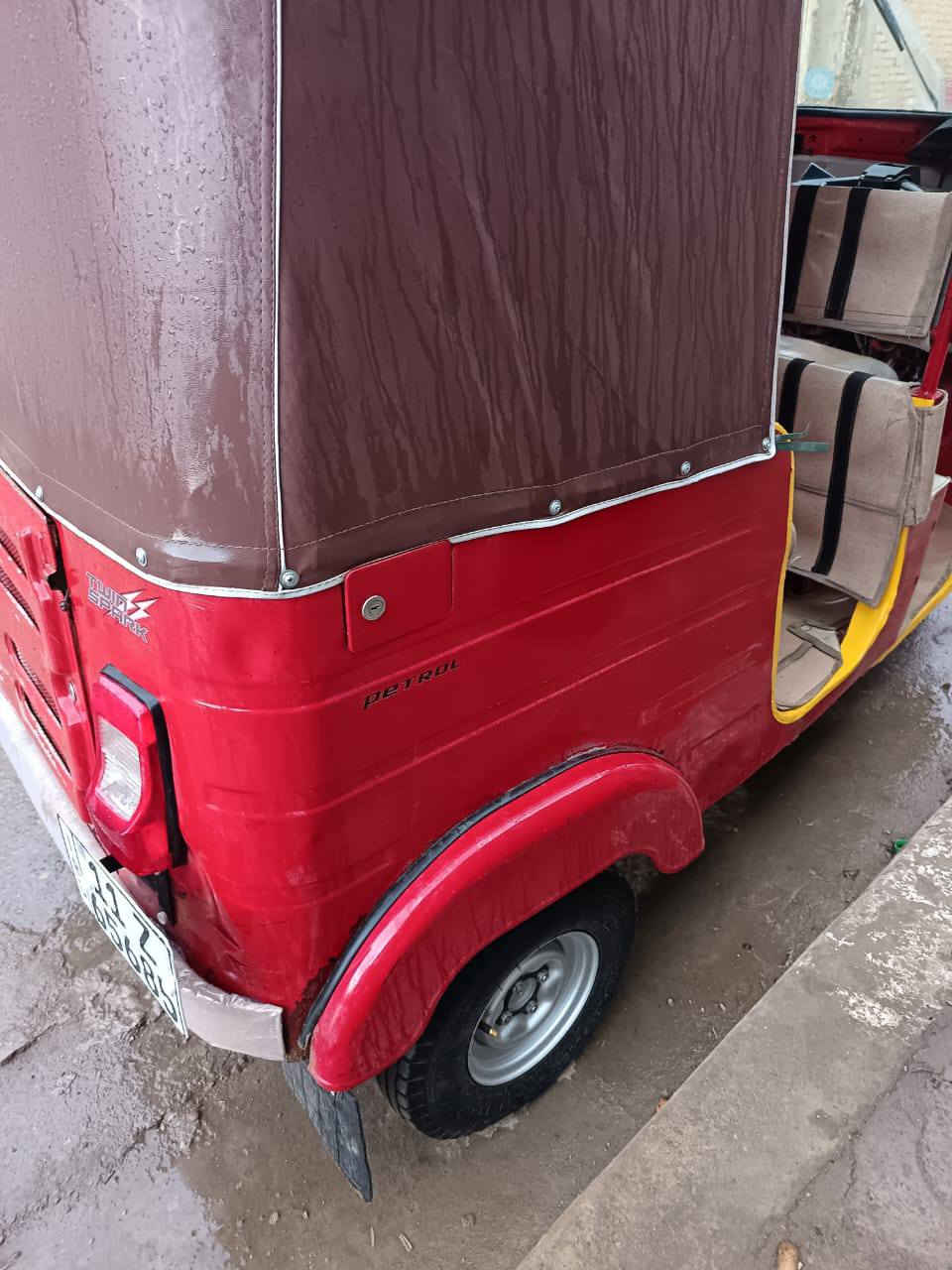 تكتك 18للبيع مصيوغه جماليه عام المكان بغداد الرئاسة شارع عشرين ***********
